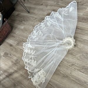 vtg vail wedding or other Elegant White Lace 30” long on head